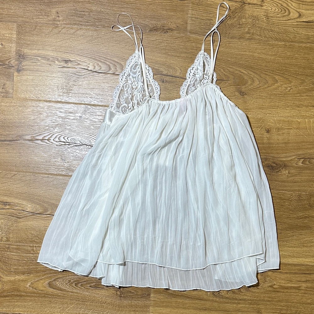 Victoria's Secret Ivory Lace-Trim Pleated Chiffon Babydoll - Picture 6 of 8